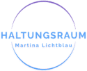 Logo von Martina Lichtblau. Es zeigt einen violetten und blauen Kreis, in dessen Mitte der Schriftzug „Haltungsraum” und der Name „Martina Lichtblau” zu lesen sind.